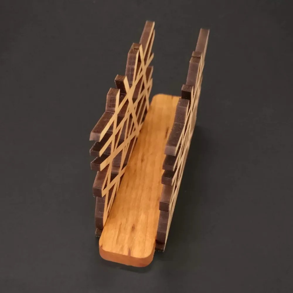 AMADEA Drevený stojanček na obrúsky s motívom čapího hniezda, masívne drevo, 12,5x6,5x3,5 cm