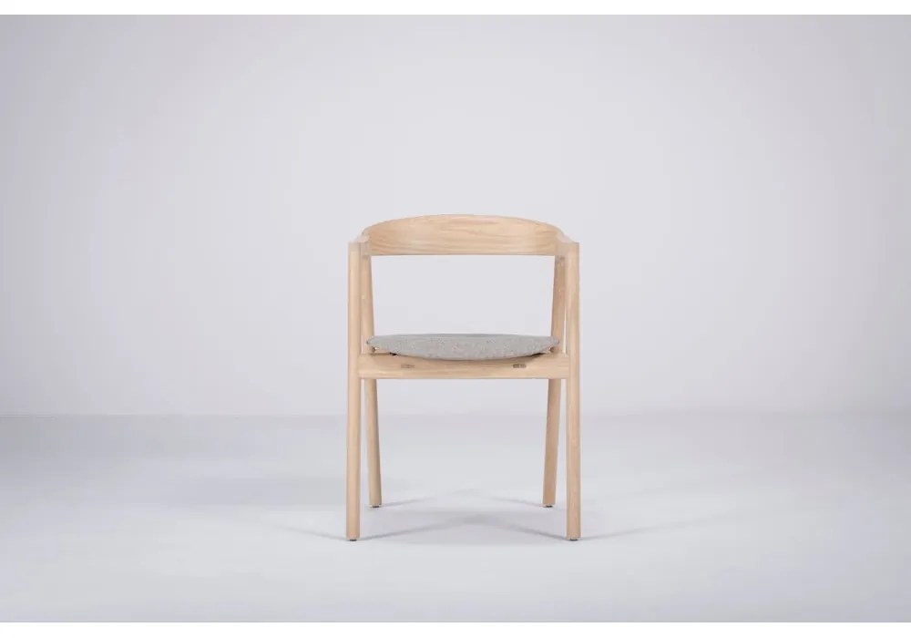 Jedálenská stolička z masívneho dubového dreva so sivým sedadlom Gazzda Muna