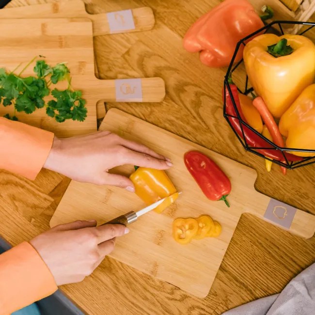 Sada štyroch dosiek na krájanie BAMBOU so sivou rúčkou SS22 812960 (4ks)