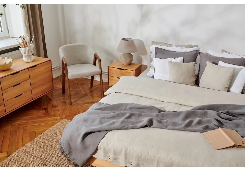 Dvojlôžková posteľ z bukového dreva 200x200 cm Greg - The Beds