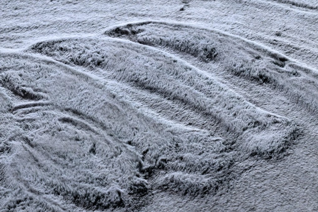 Moderný prateľný koberec LAPIN Shaggy, čierny/ slonová kosť