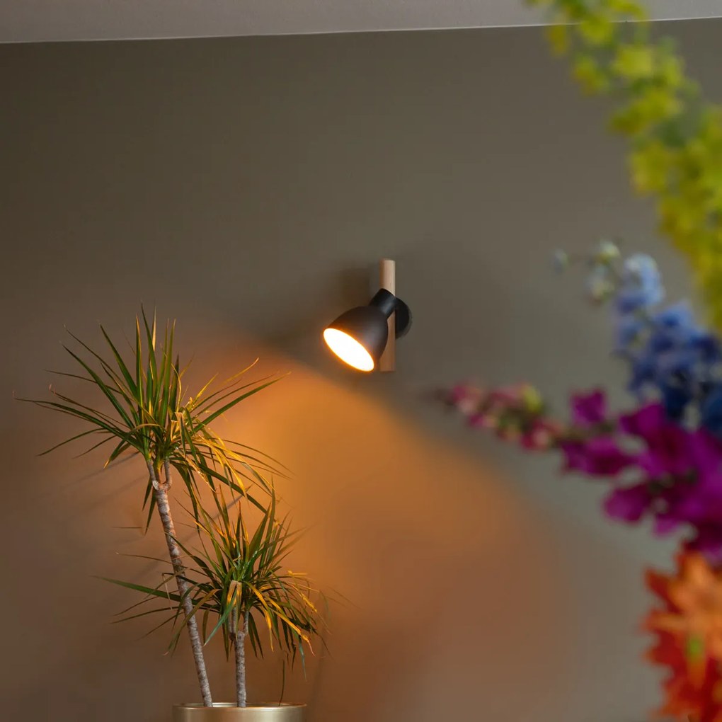 Rustikálna nástenná lampa čierna s drevom - Flint