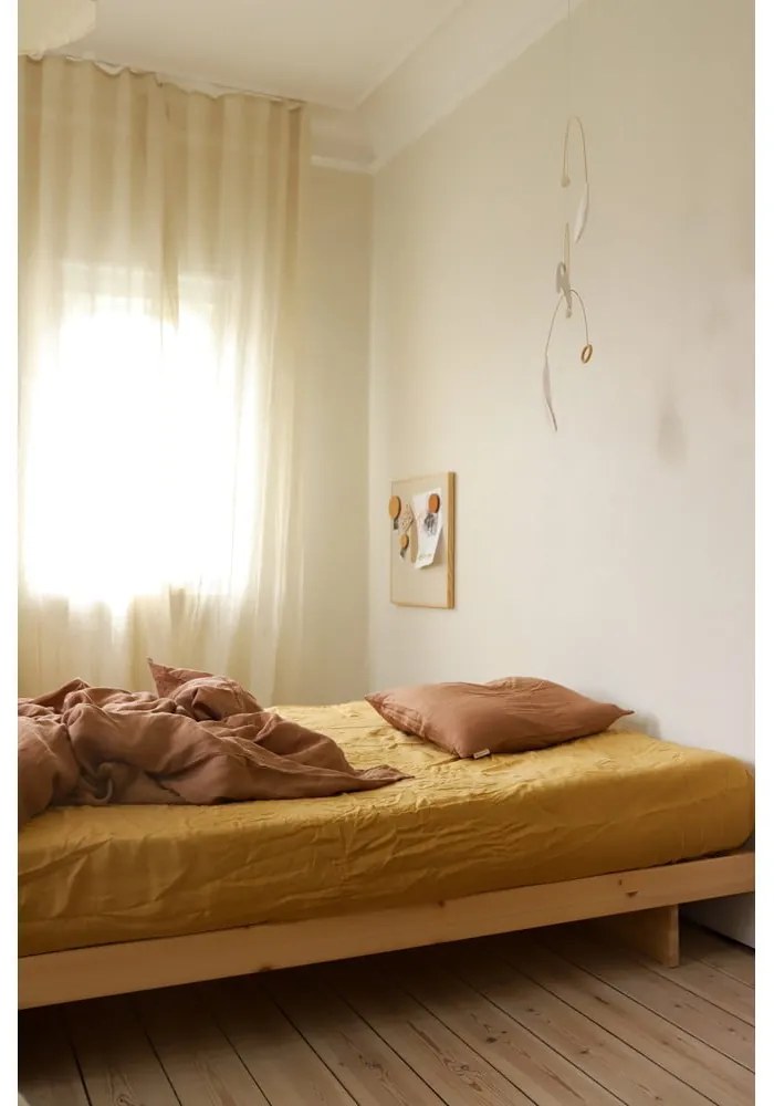 Jednolôžková posteľ z borovicového dreva s roštom 120x200 cm v prírodnej farbe Kanso – Karup Design