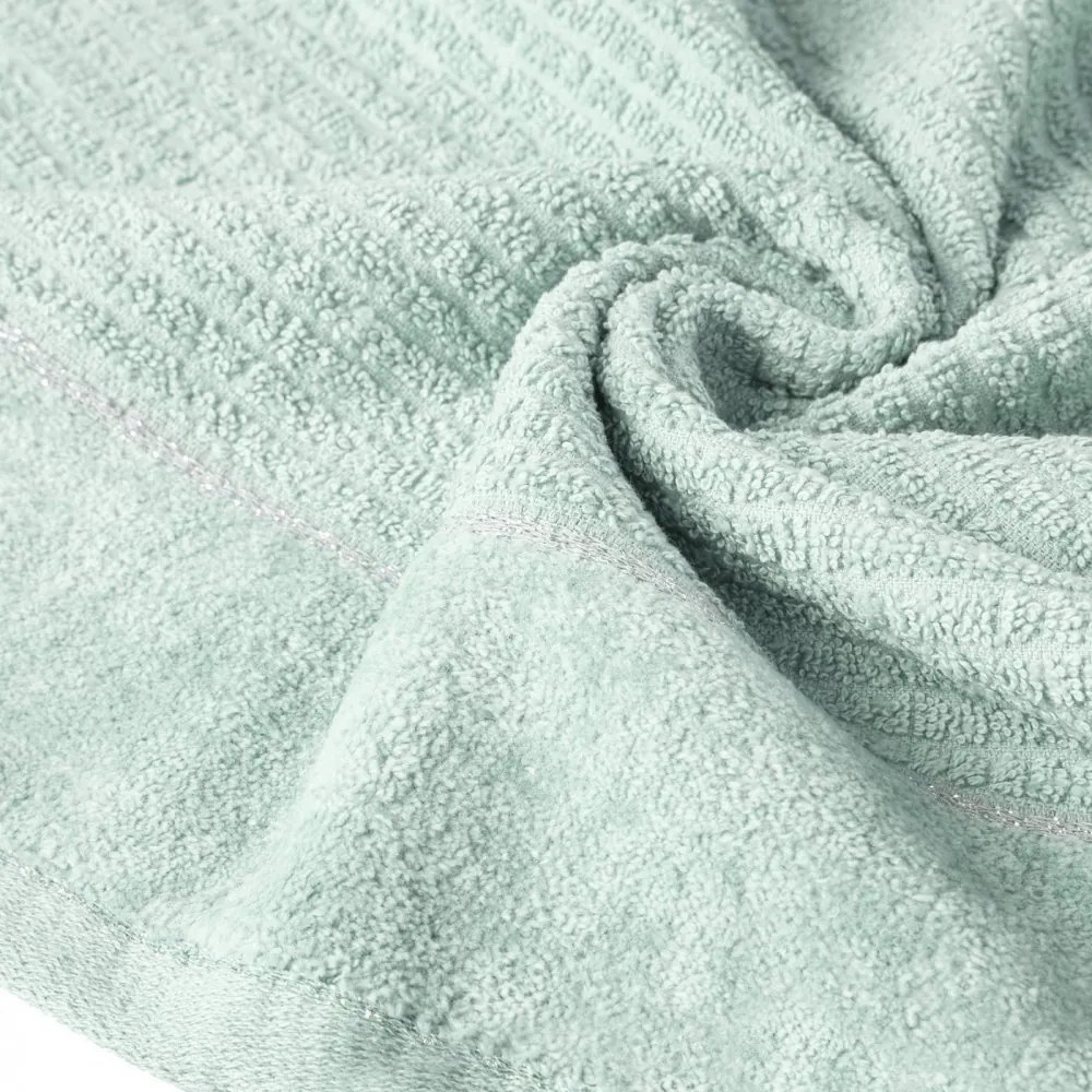Bavlnená osuška GLORY v mentolovej farbe s velúrovým okrajom prešitá lesklou niťou Šírka: 50 cm | Dĺžka: 90 cm