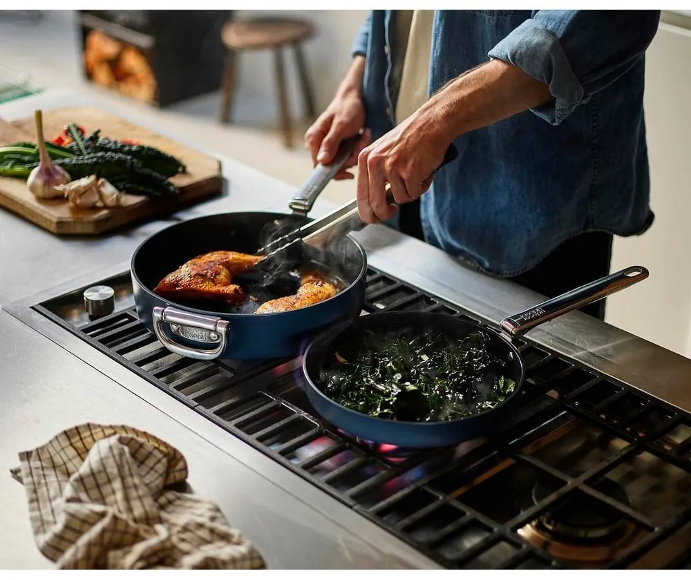 Panvica s keramickým povrchom ø 20 cm Space – Joseph Joseph