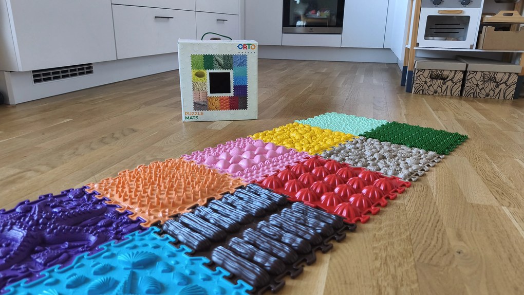 OrtoNature Masážne ortopedické podložky súprava 16 ks - Veselá krajina II