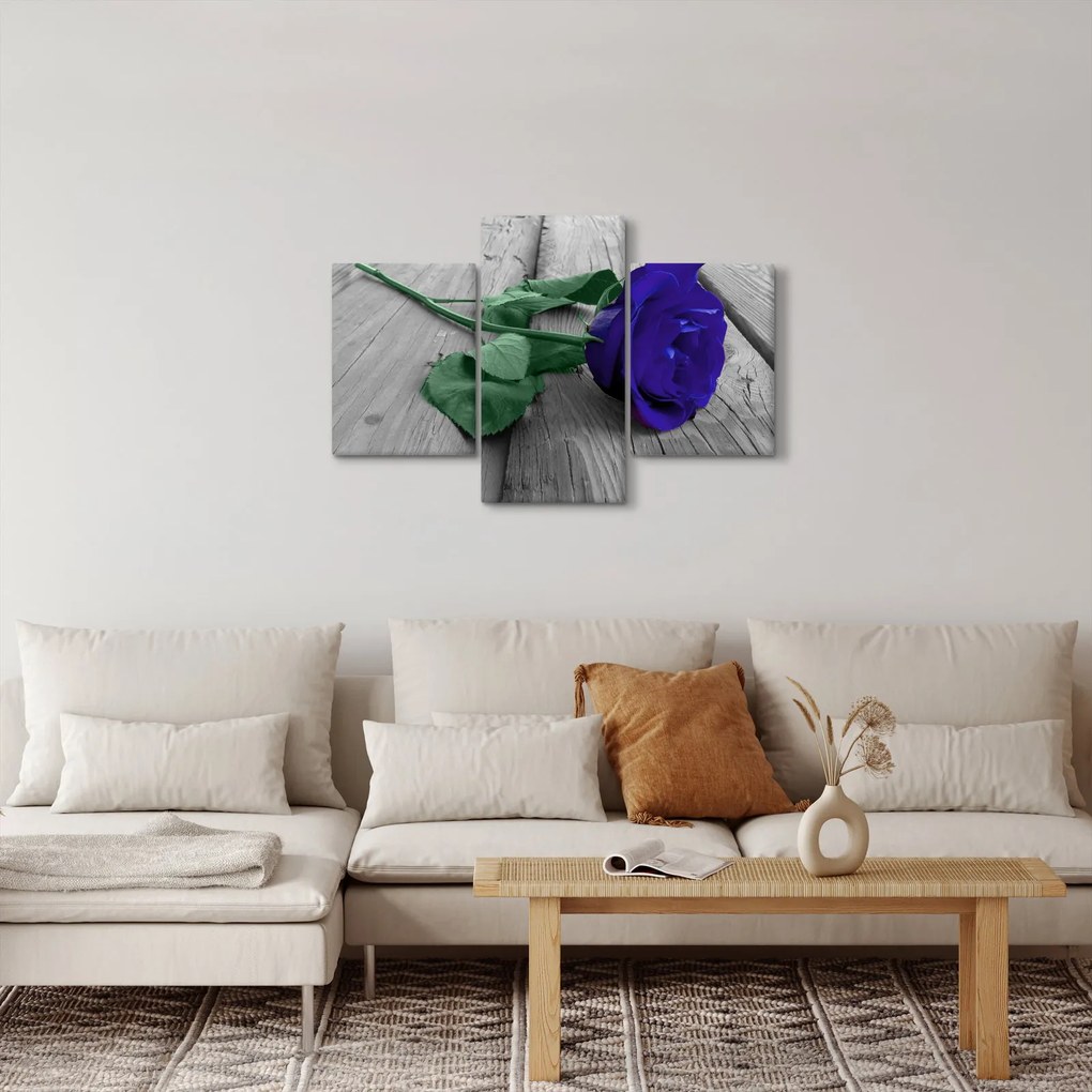 Obraz - Modrá ruža so zelenou stonkou (90x60 cm)