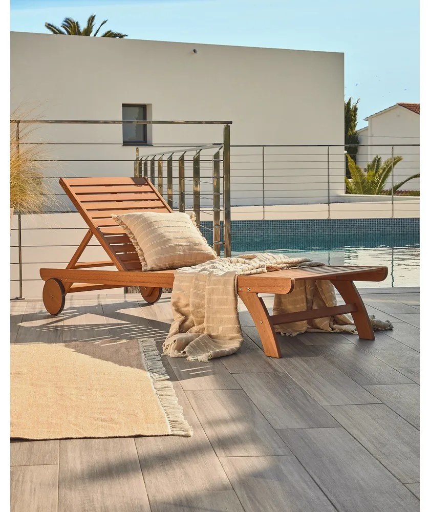 Záhradné ležadlo z eukalyptového dreva Kave Home Beila