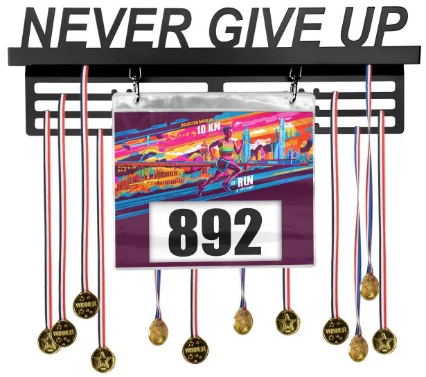 Nástenný vešiak na medaily a štartovacie čísla NEVER GIVE UP čierny