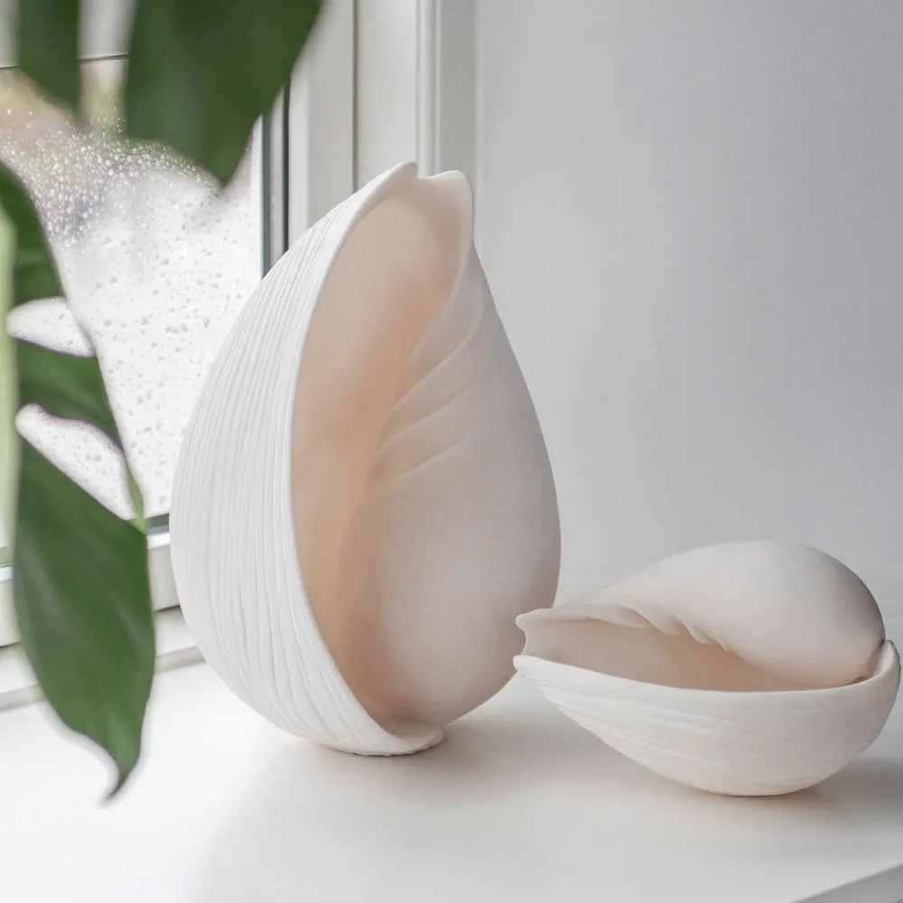 Soška z polyresínu (výška 30,5 cm) Conch – Mette Ditmer Denmark