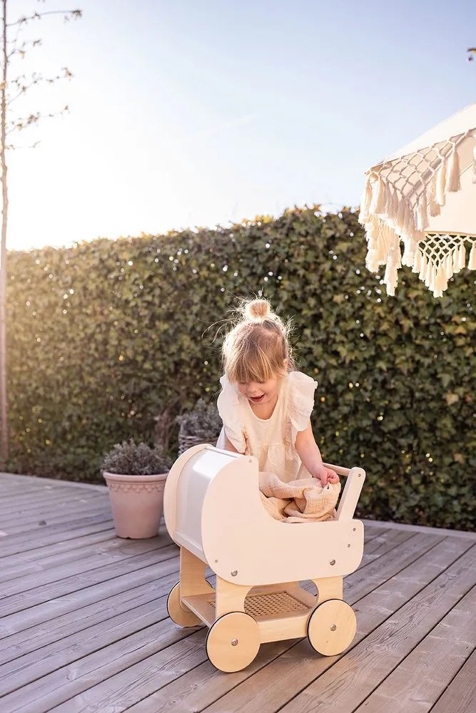 Drevený kočík pre bábiku