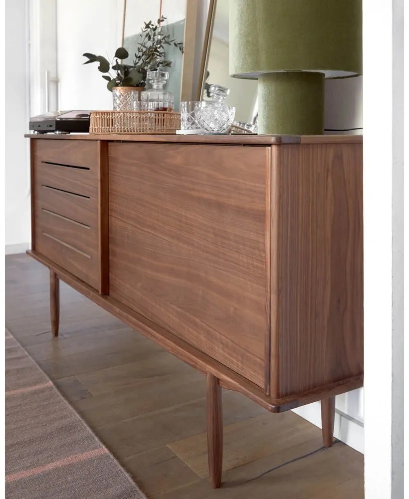 Komoda v dekore orechového dreva Kave Home Carolin