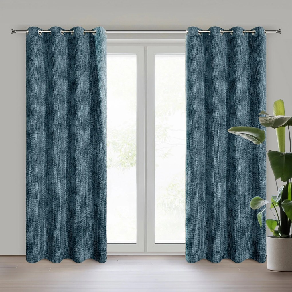 ZATEMŇOVACÍ ZÁVES NA KRÚŽKOCH ALETA 135X250 CM TMAVOMODRÁ