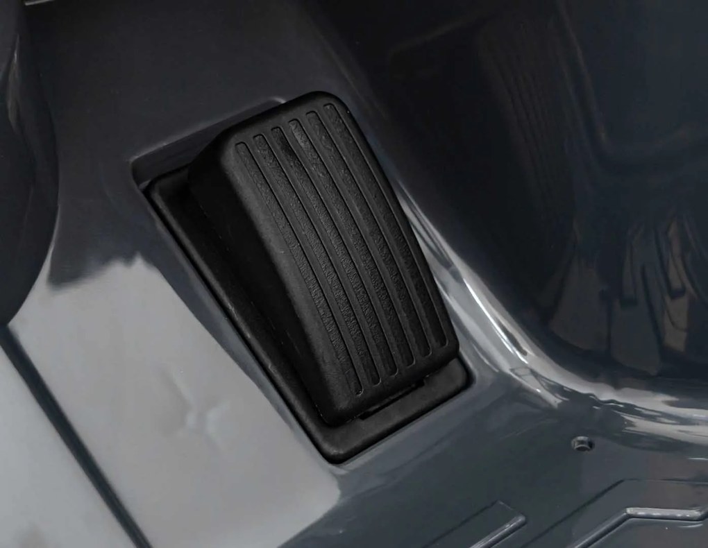 Ramiz Audi RSQ E-TRON vozidlo Sivá