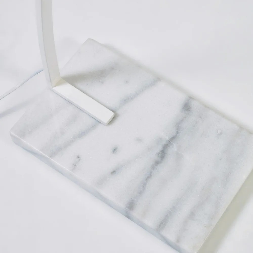 Biela/v prírodnej farbe stojacia lampa s dreveným tienidlom (výška 210 cm) Juhe Ash – Kave Home