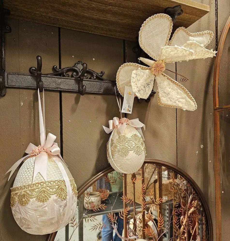 Béžové závesné vajíčko s čipkou a mašľou - Ø 14*18 cm