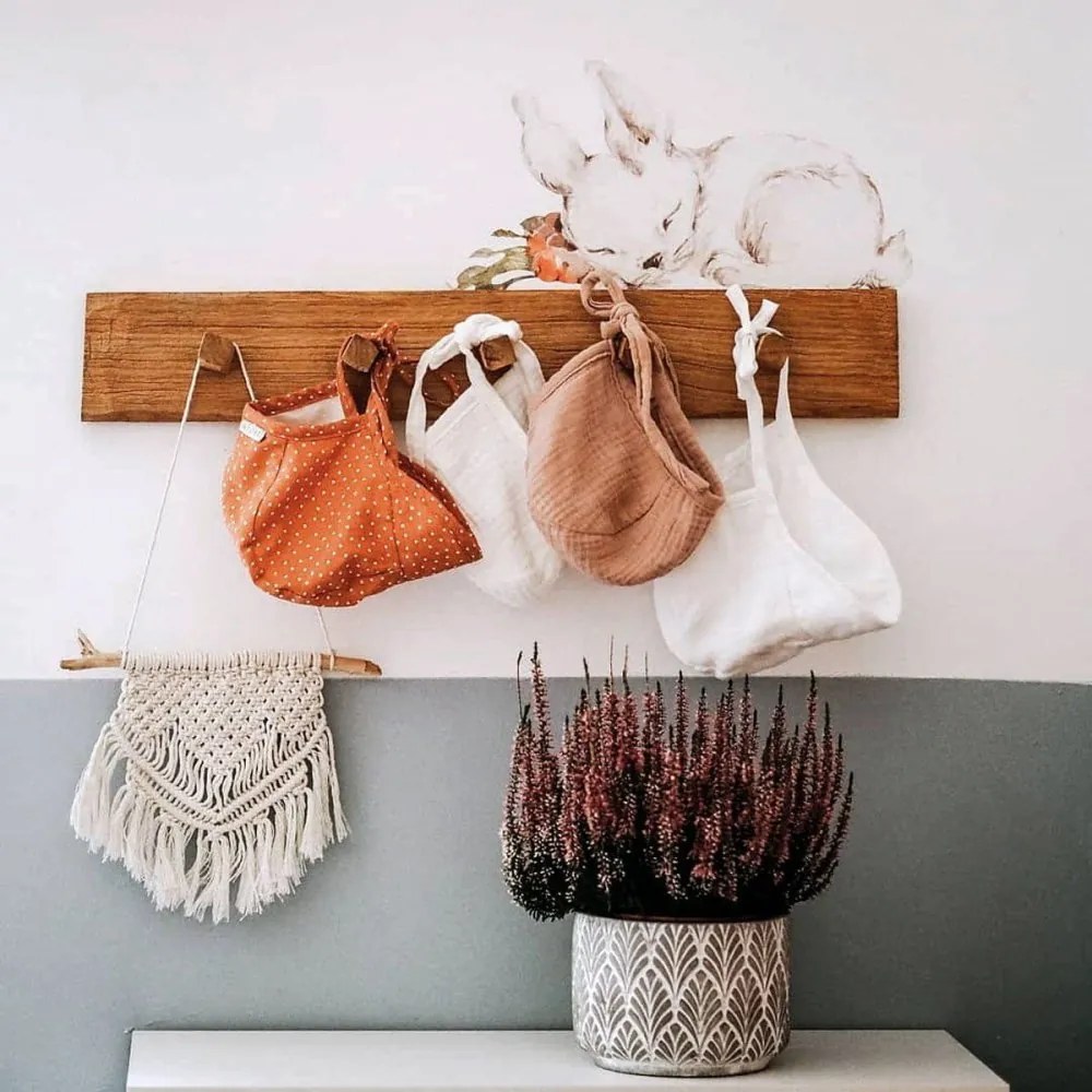 Samolepka do detskej izby sada bielych šťastných králikov v ríši divov