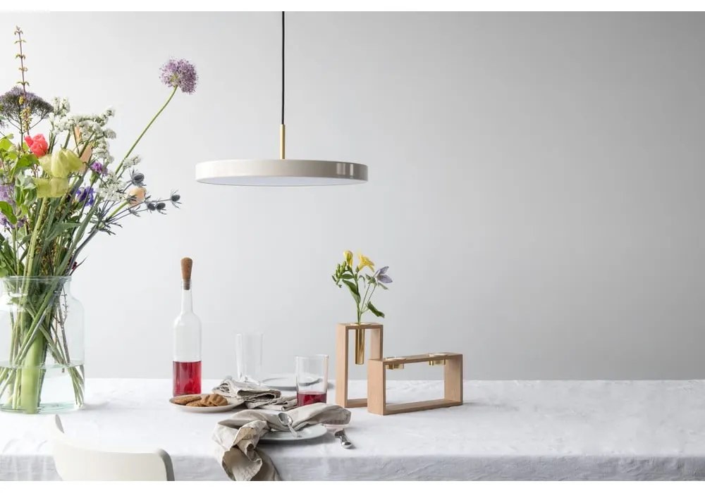 Krémovobiele závesné svietidlo UMAGE Asteria, ⌀ 43 cm