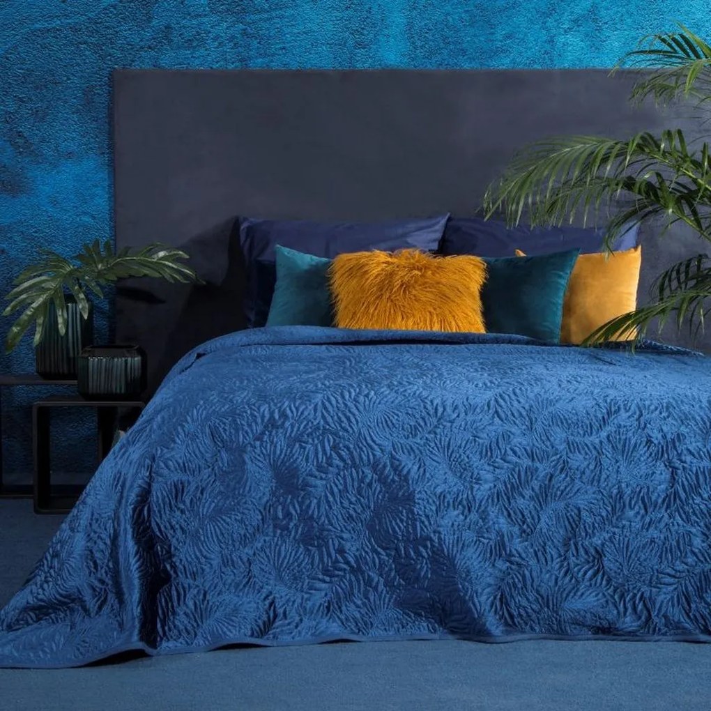 DomTextilu Originálny tmavo modrý prehoz na posteľ s potlačou Šírka: 220 cm | Dĺžka: 240 cm 21771-153515