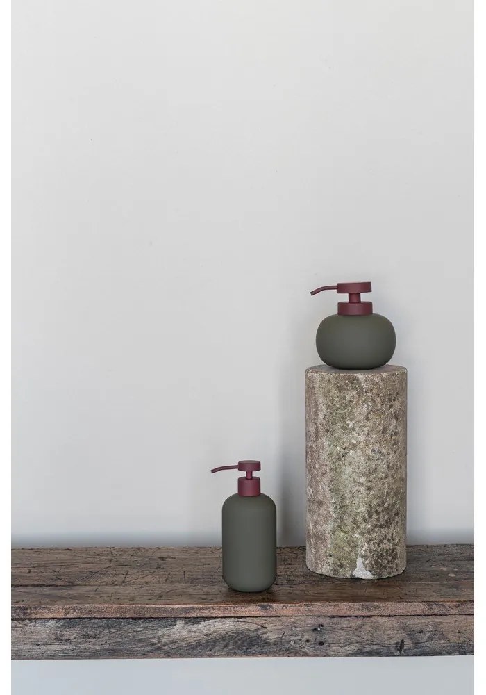 Tmavozelený keramický dávkovač mydla 120 ml Lotus Play – Mette Ditmer Denmark