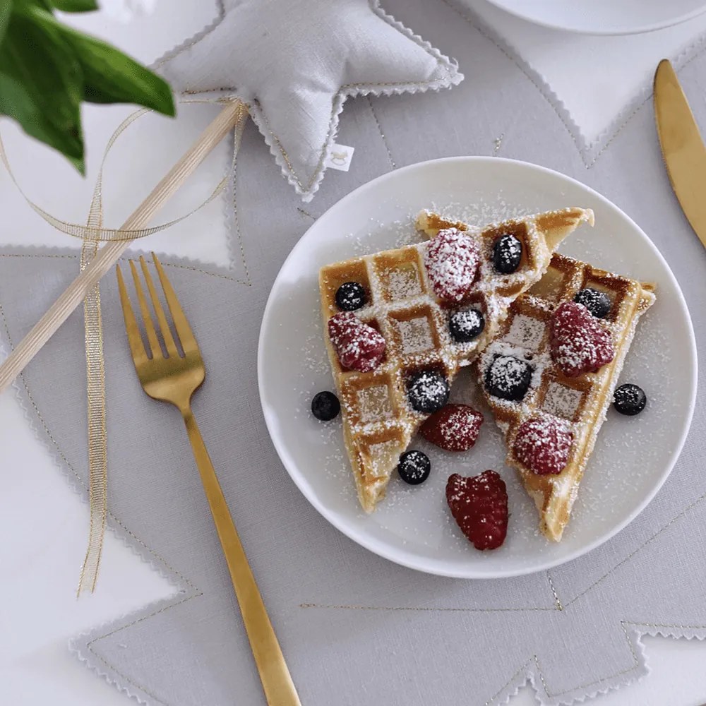 Ľanové prestieranie javorový list svetlo sivá so zlatom 37x37cm