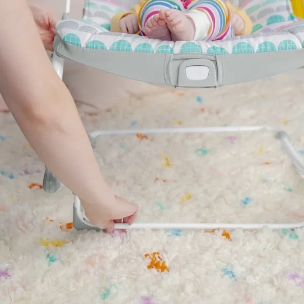 Bright Starts - Detská vibrujúca hojdačka ROSY RAINBOW 1xLR14