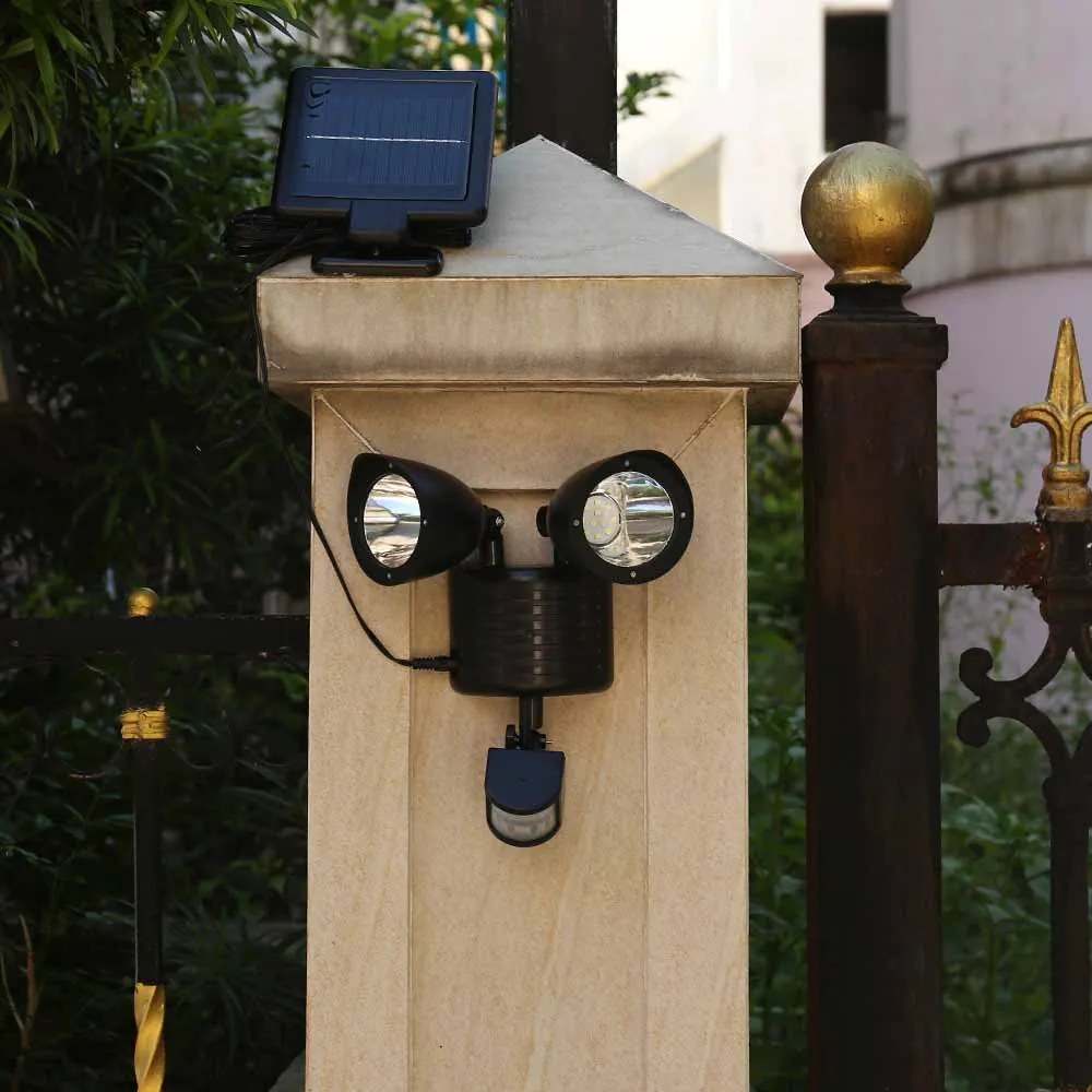 Dvojitá solárna lampa s pohybovým senzorom