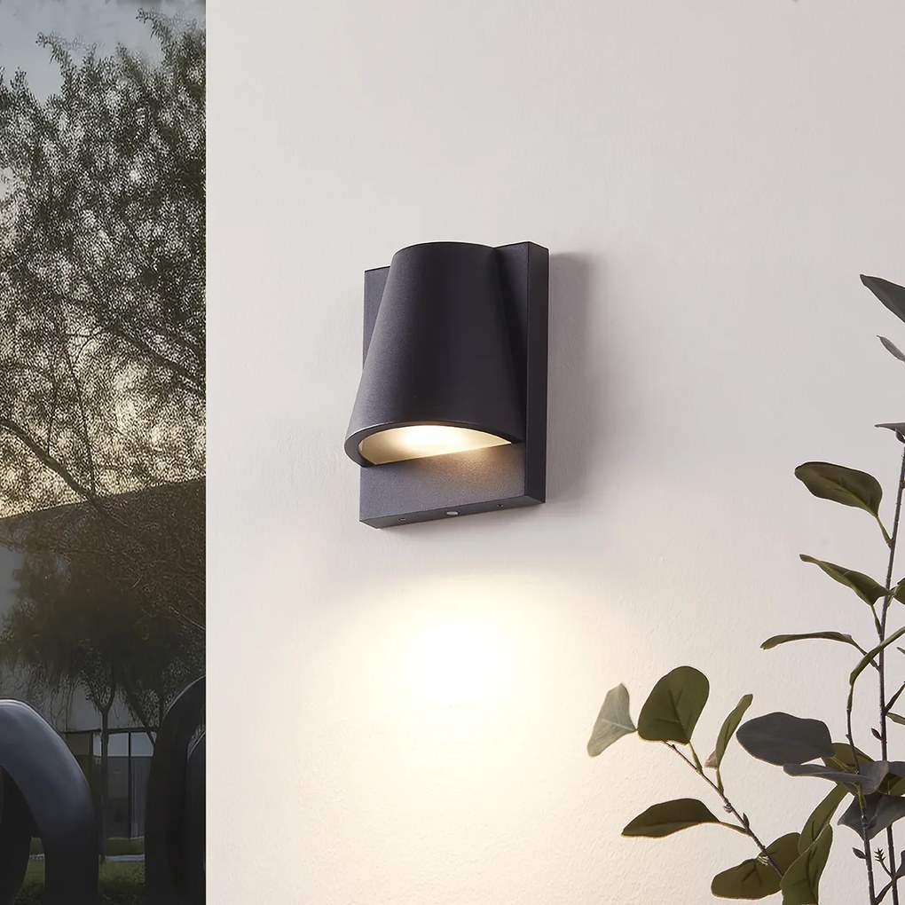 Vonkajšia nástenná lampa čierna IP44 so senzorom súmraku - Femke