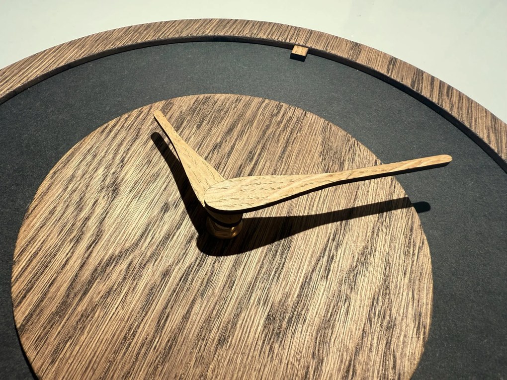Dekorstudio Drevené hodiny na stenu Oak Flow - hnedé 30cm