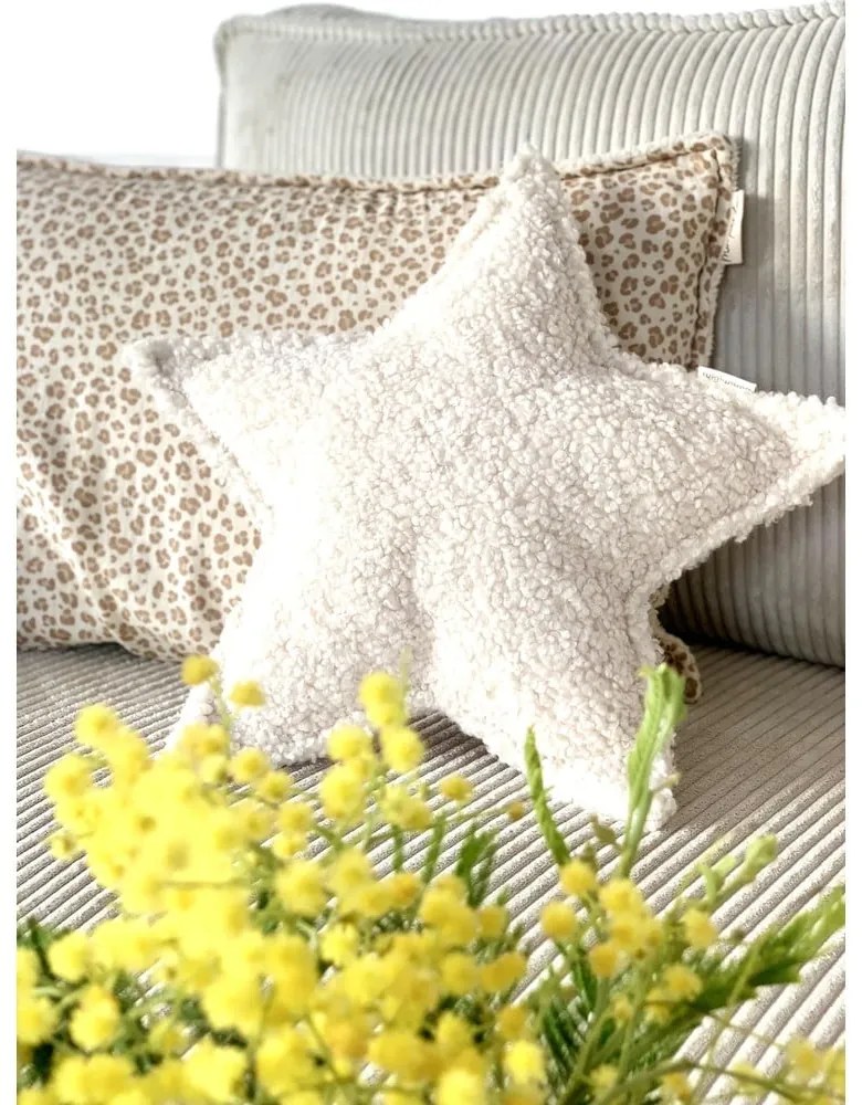 Krémový detský pohovkový vankúš z textílie buklé Star – Wigiwama