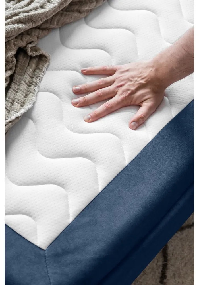 Tmavomodrá zamatová rozkladacia pohovka 225 cm Charming Charlie – Miuform