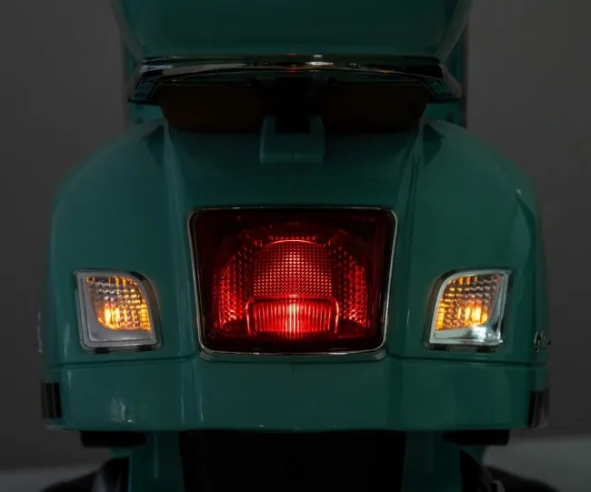 Elektrický skúter Vespa GTS Super mätový