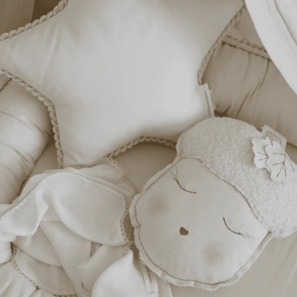 Mini Boho vankúš hviezda s bublinkami vanilka 38 cm