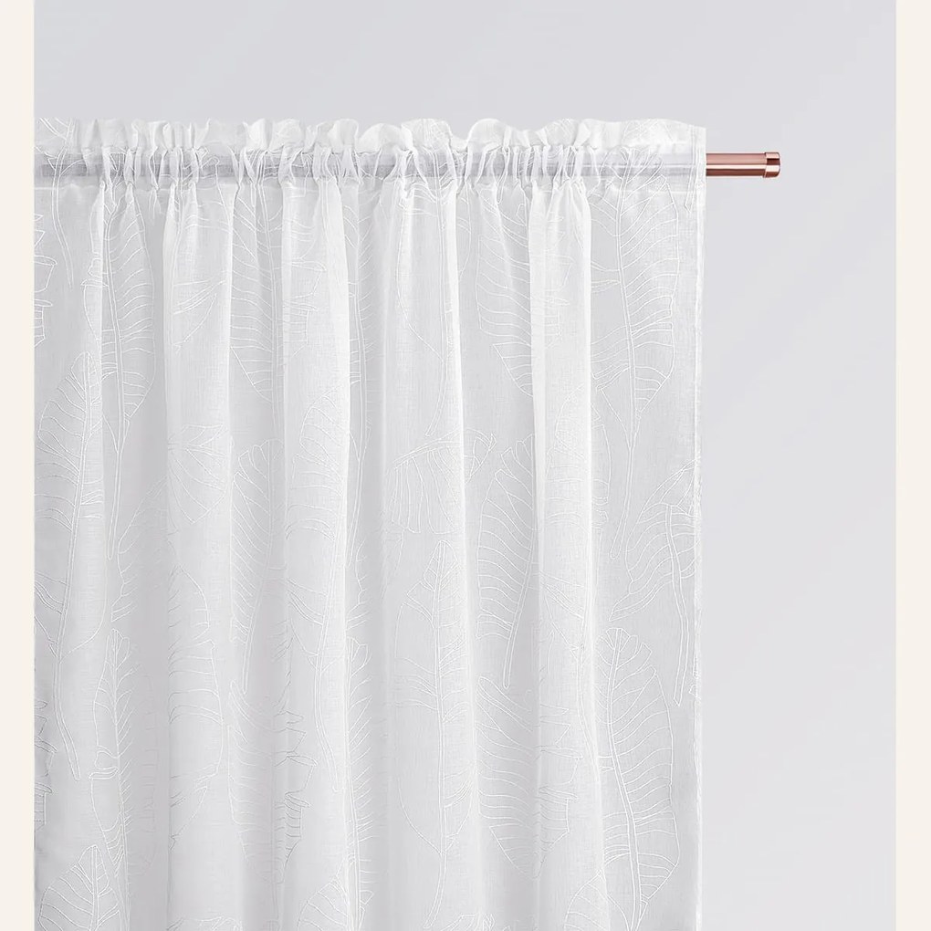 Biela záclona Flory s listovým vzorom 140 x 230 cm