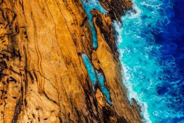 Konferenčný stolík - 91 x 51 cm - špaltovaný buk / epoxidová živica