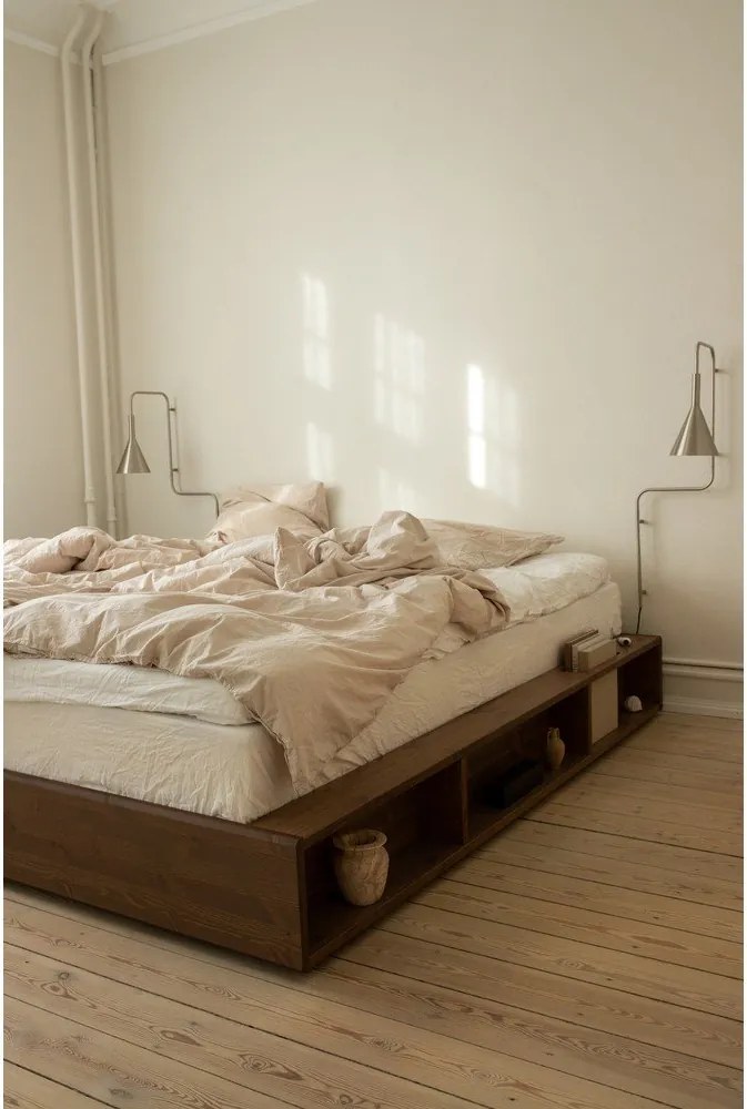 Hnedá dvojlôžková posteľ z borovicového dreva s roštom 160x200 cm Ziggy – Karup Design