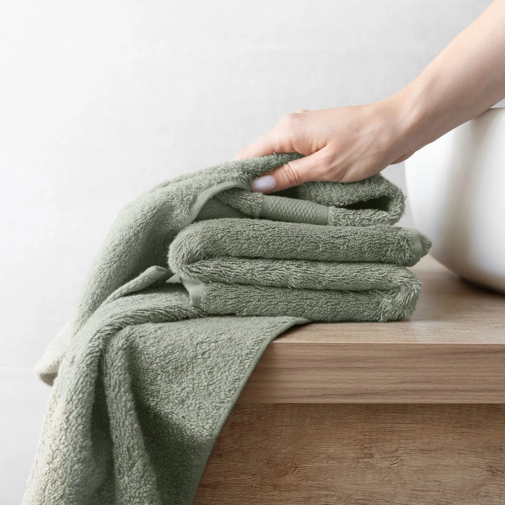 Goldea bambusový uterák/osuška - šalviovo zelený 30 x 50 cm