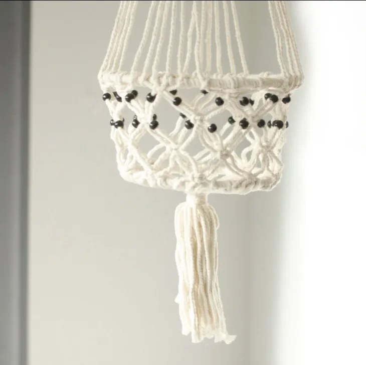 Macramé závesný držiak na kvetináč - veľký s gorálkami