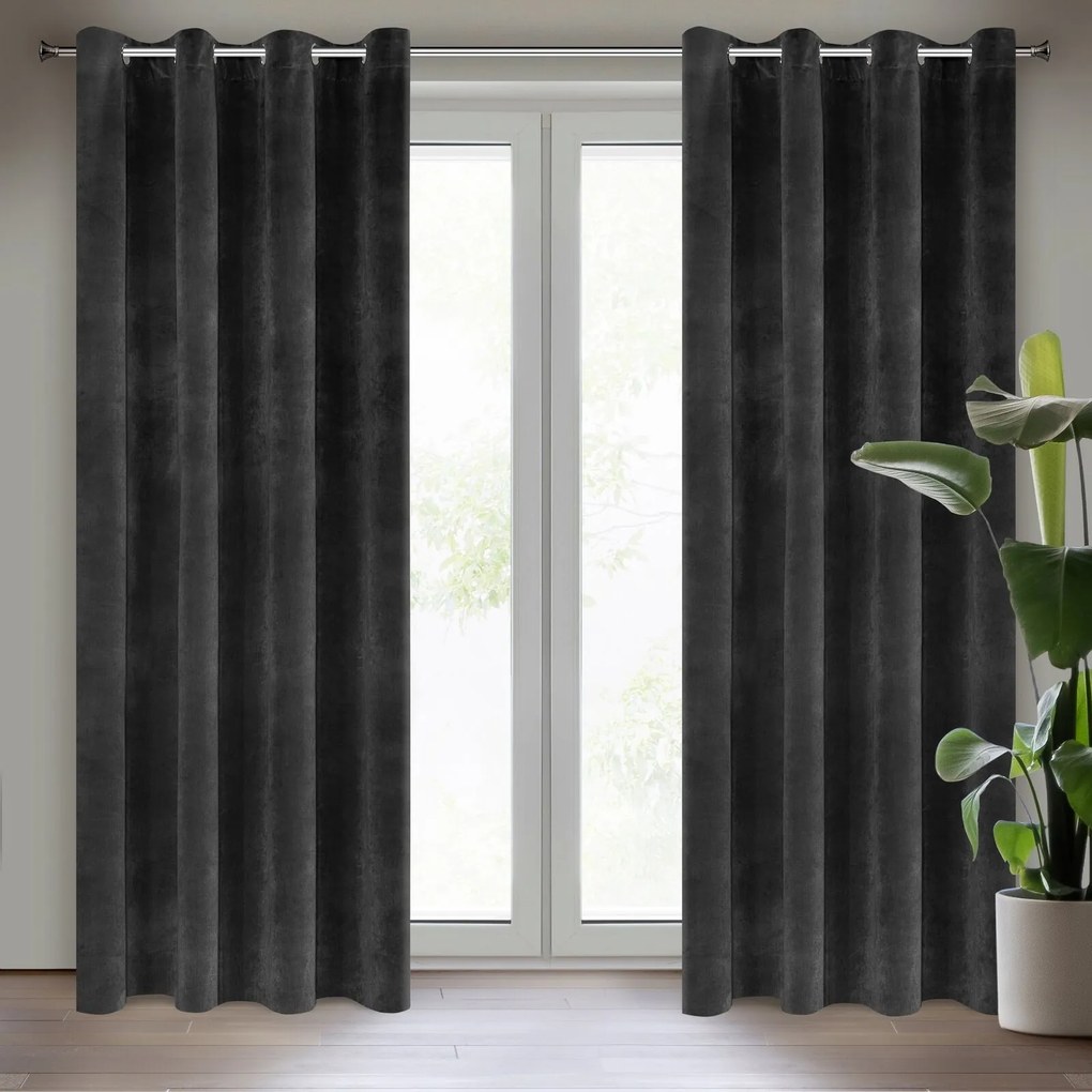 ZATEMŇOVACÍ ZÁVES NA KRÚŽKOCH RIA 140X250 CM ČIERNA