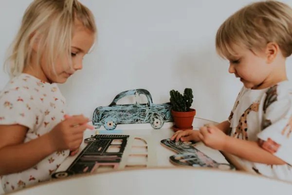 Drevená kriedová tabuľa retro auto Saturn