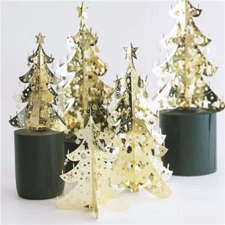 Vianočná dekorácia zlatý stromček