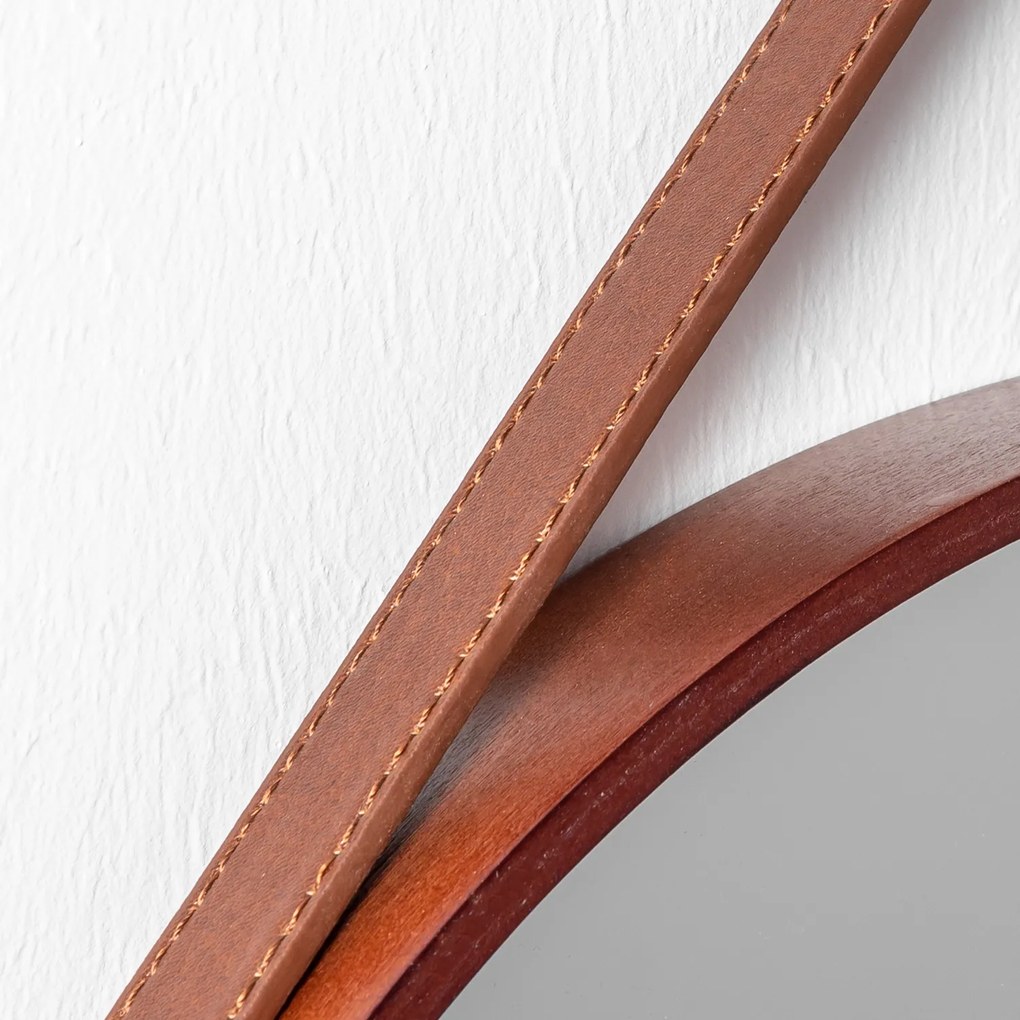 Dekorstudio Tmavo hnedé drevené okrúhle Retro zrkadlo na koženom páse Rozmer zrkadla: priemer 50cm