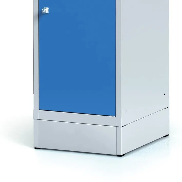 Alfa 3 Šatníková skrinka na sokli s úložnými boxami, 2 boxy, 1920 x 400 x 500 mm, otočný zámok, tmavosivé dvere