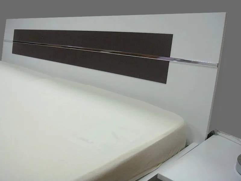 Posteľ s nočnými stolíkmi Burano 180x200 cm, biela / sivá