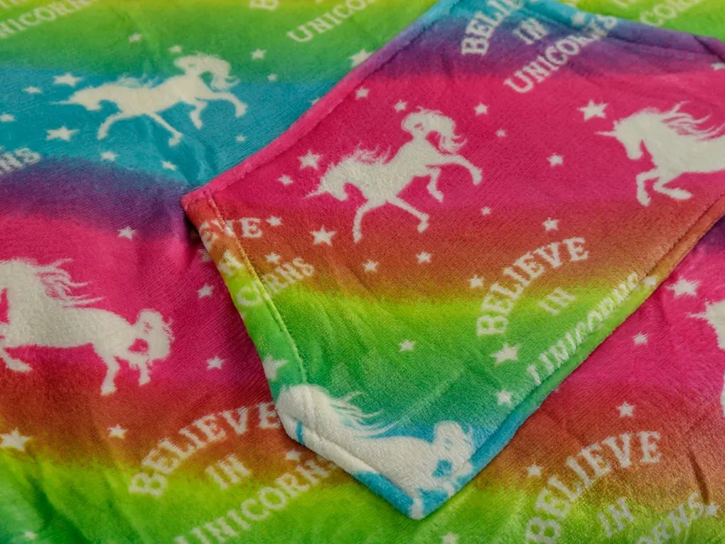 Mikinová deka s rukávmi a kapucňou ALICORN farebná