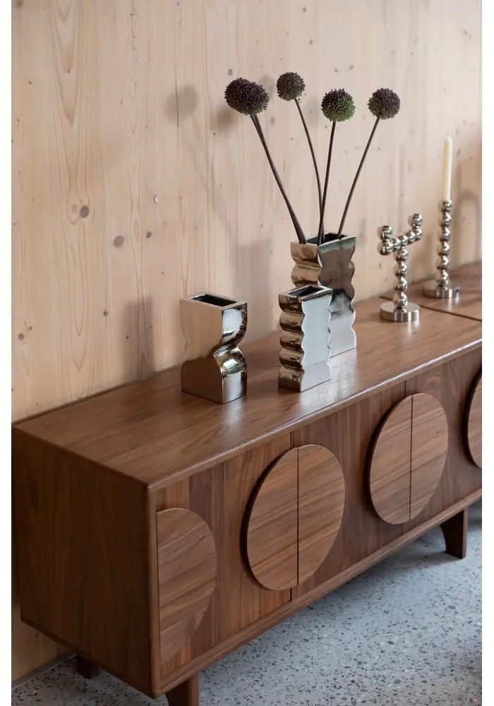 Hnedá nízka komoda v dekore orecha 120x58 cm Groove – Zuiver