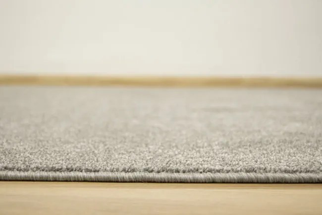 Metrážny koberec Eternity 75 oceľový/sivý