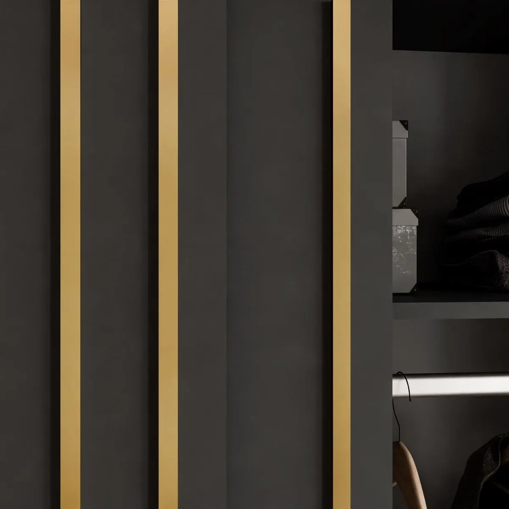 ŠATNÍKOVÁ SKRIŇA S POSUVNÝMI DVERAMI CYNTIA ČIERNA + ZLATÉ LIŠTY 150 cm