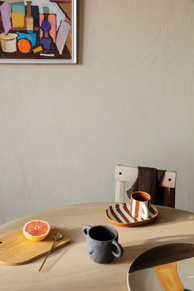 Ferm Living Kameninová šálka s podšálkou Milu Terracotta