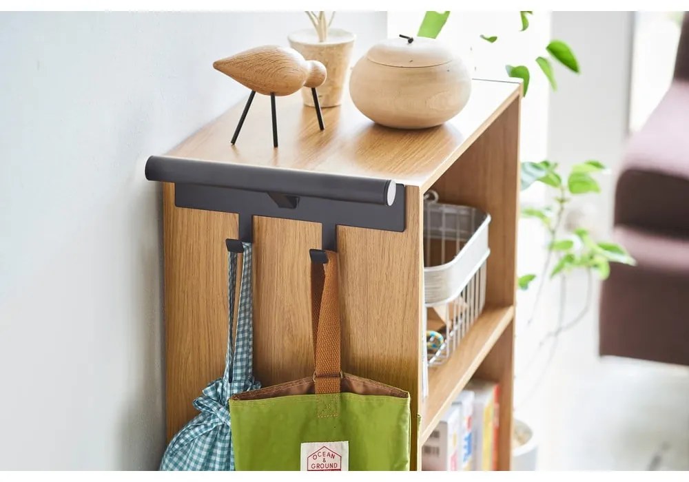 Čierny vešiak na batoh Yamazaki Tower